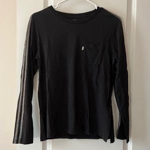 Levi’s long sleeve pocket tee
